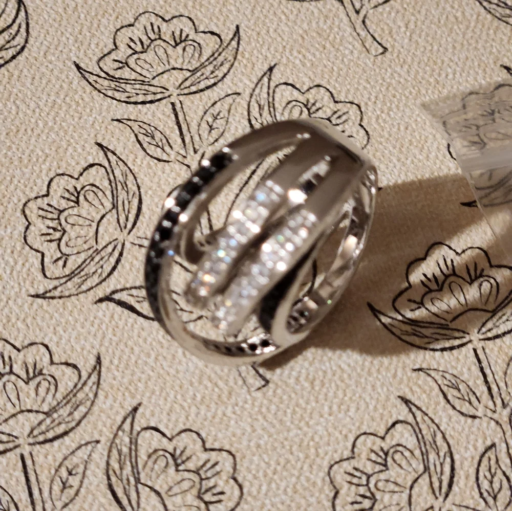 Ring ** - Picture 4 of 9